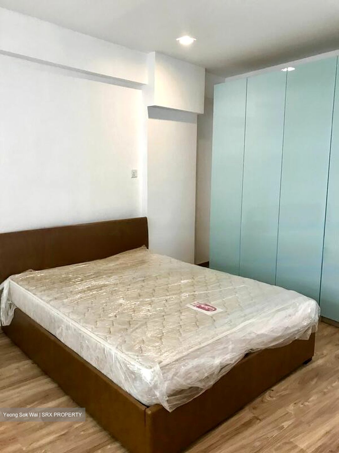 Lakepoint Condominium (D22), Condominium #562230241
